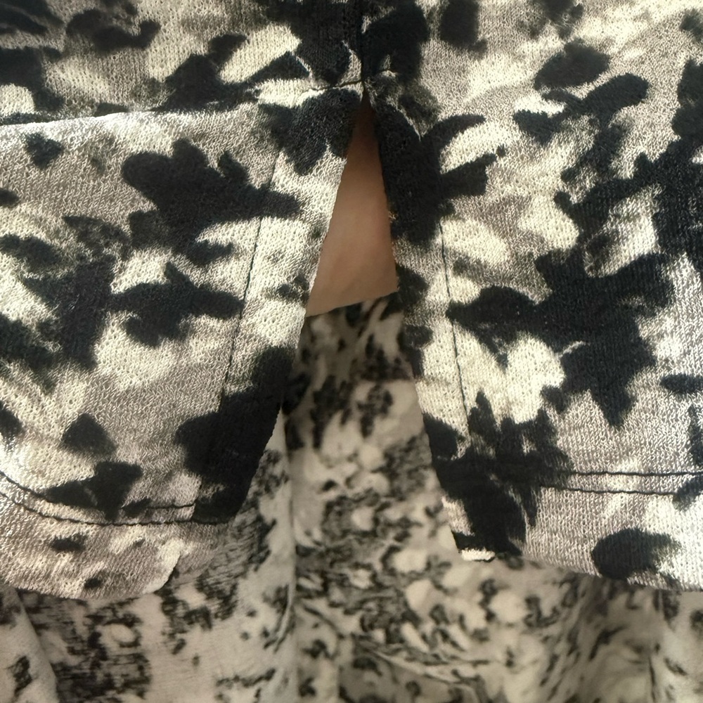 Simply Vera Vera Wang Black, White & Gray Floral Blouse Size XXL Women’s Top - Picture 9 of 15